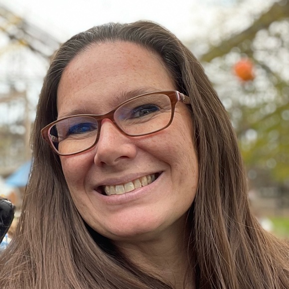 Meet your Posher, Julie - Picture 1 of 1